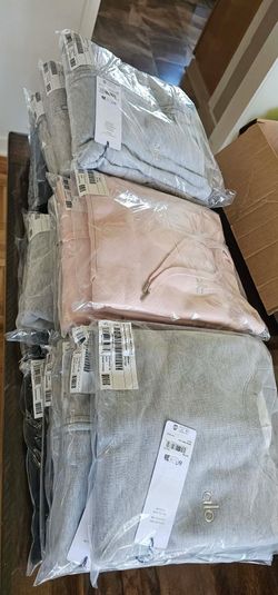 BULK  OF 17 ALO FOR SALE 100% AUTHENTIC (THIS ARE NOT!! REPLICAS) MIX OF 1/4 ZIP,HOODIE,CREWNECKS