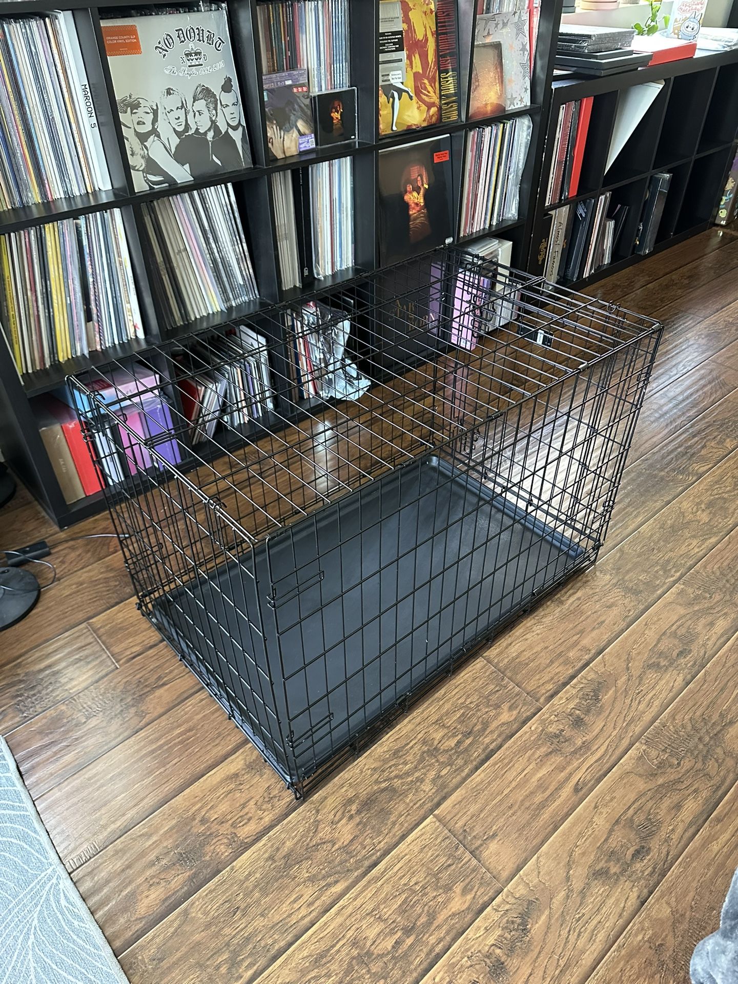 medium dog cage/kennel