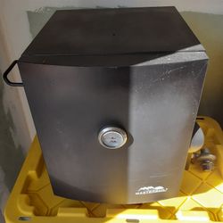 Small Smoker Brand New $500...USED IT A FEW TIMES $200