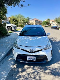 Toyota Prius V 2015