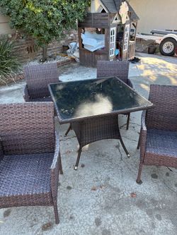 Patio set table and chairs wicker