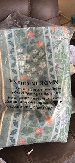 10x7.5 foot Floral Patterned Rug