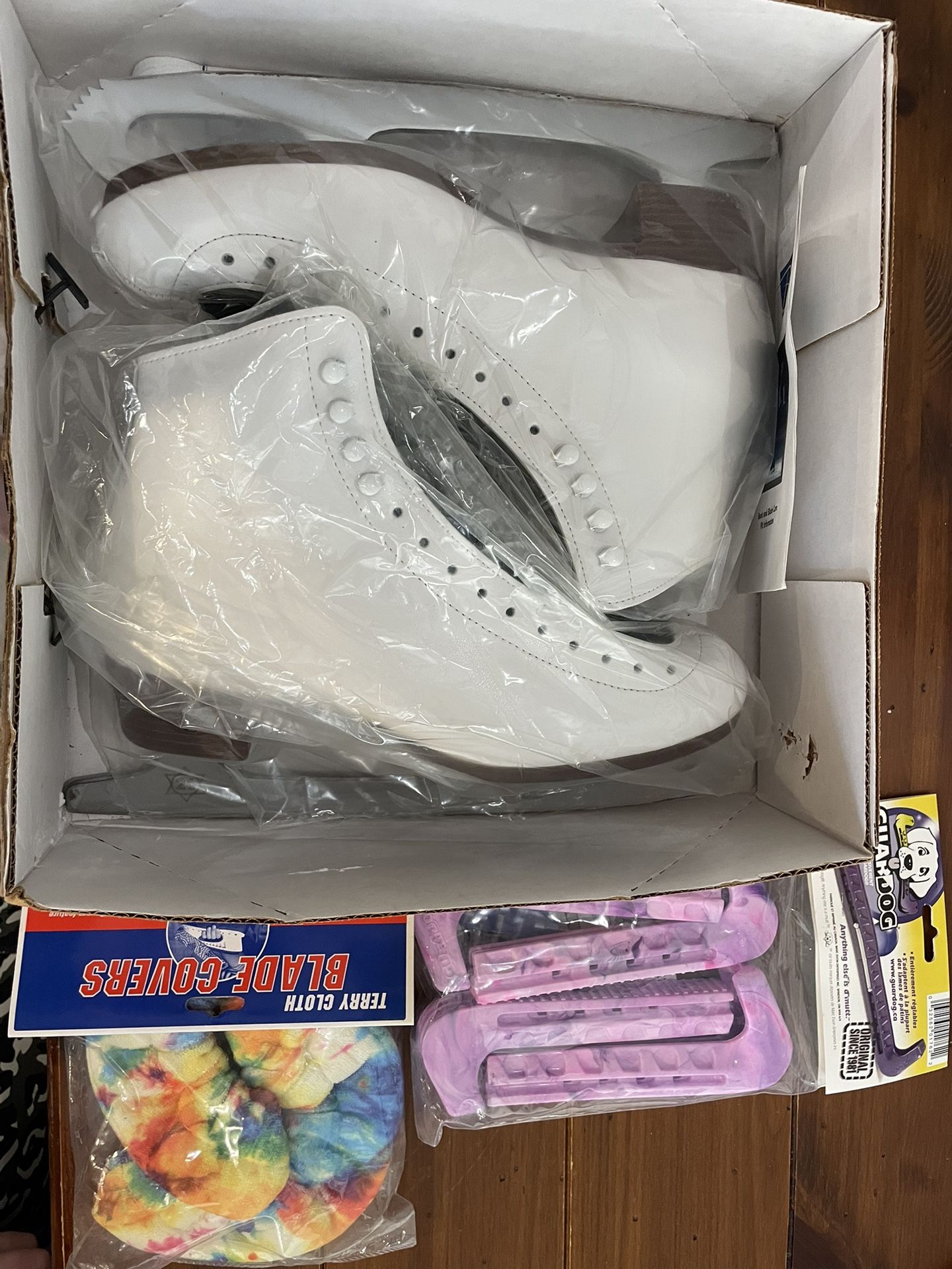 Riedell Model 121 Ice Figure Skates Women Size 9.5 White Leather New w/ box