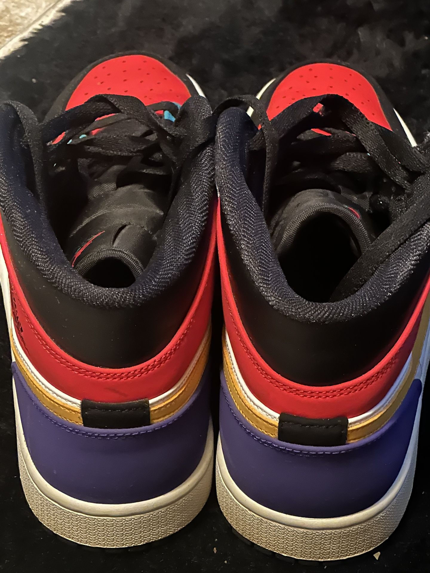 Size 9 Used Jordan Pair. Like New !