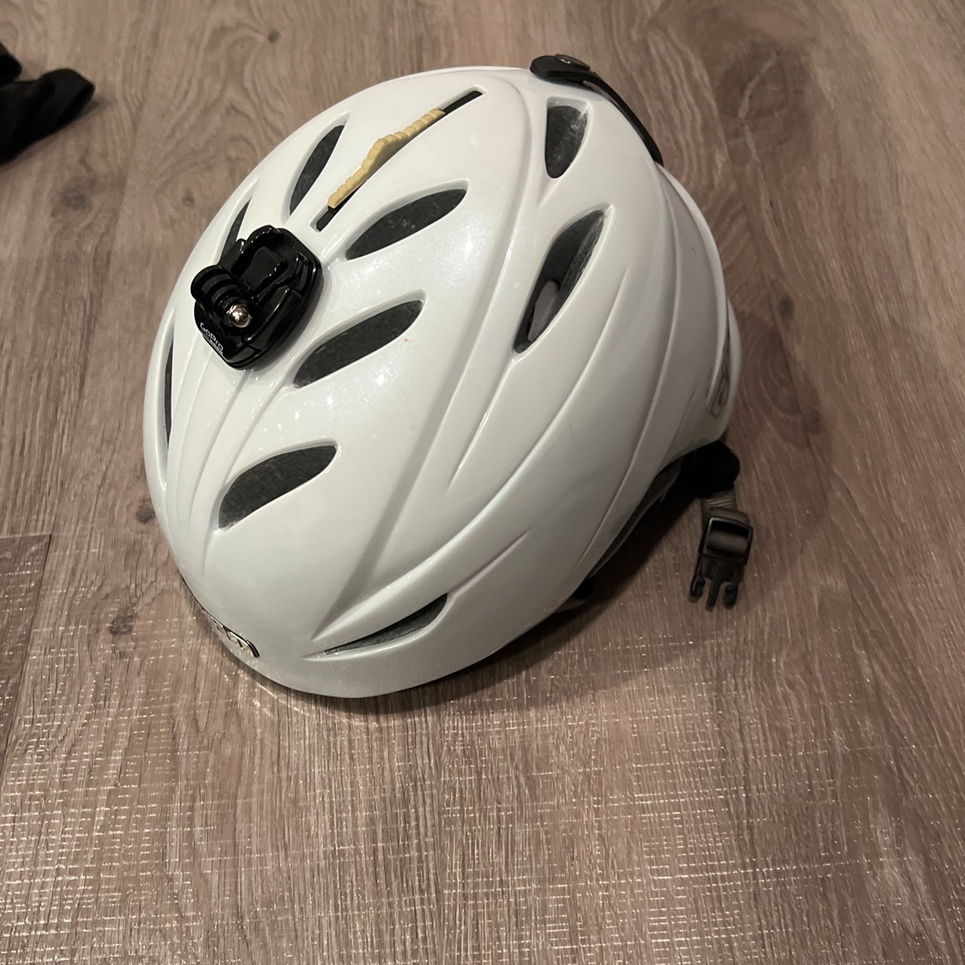Giro G10 Snow Helmet With Go Pro Mount