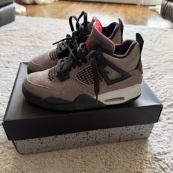 Jordan Retro 4 “Taupe Haze” Size 3.5