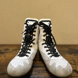 Venum Elite Mid-Top Boxing Shoes (US 7.5)