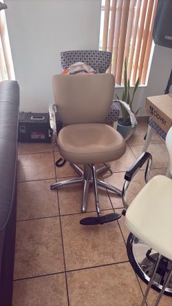 Hairstylist chair