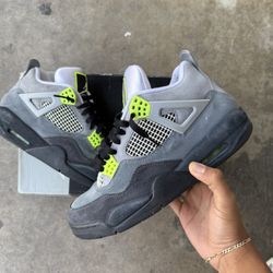 Jordan 4 95’ Neon size 9