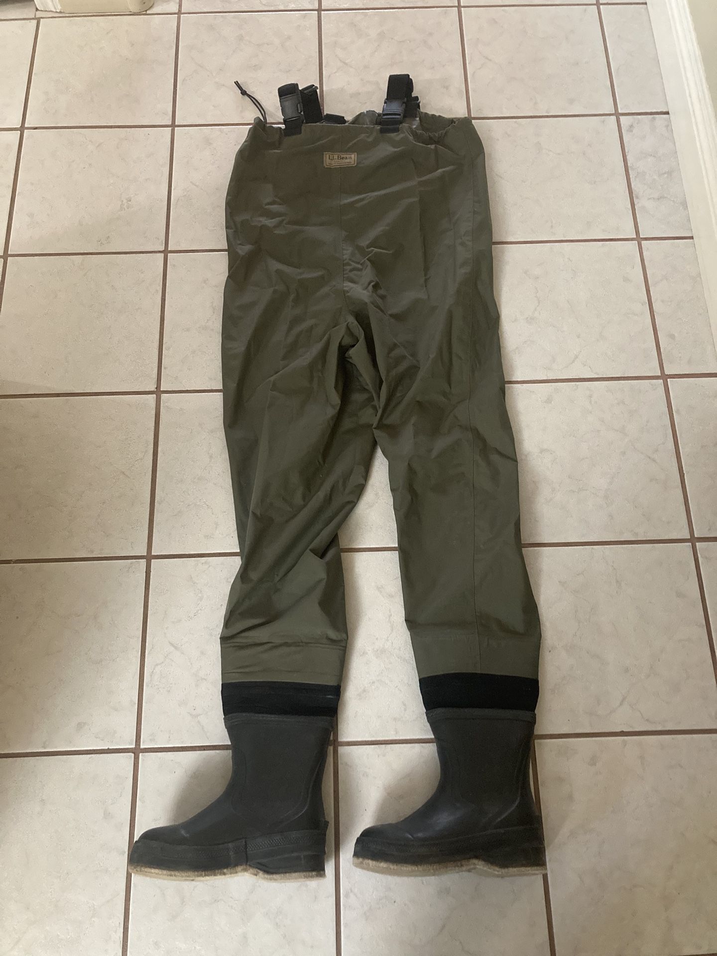 Men’s Size 6 “L.L. BEAN” Boot Foot Chest Fishing Waders. Attached Rubber Boots.