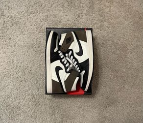 Jordan 1 “Mocha” Size 8 DS