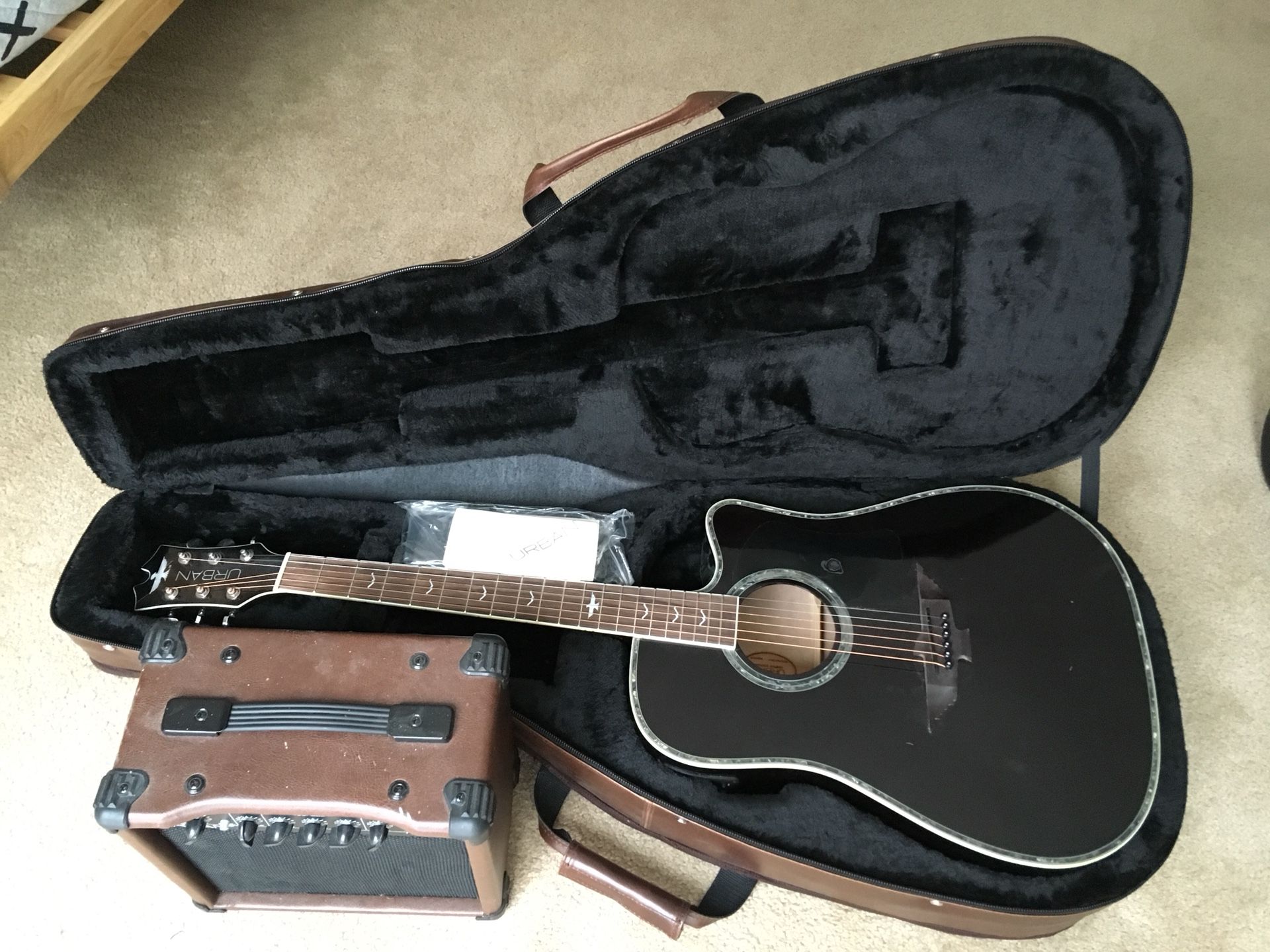 Keith Urban Acoustic Electric Guitar with Amp and Case
