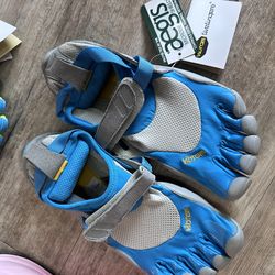 New Vibram Shoes 7.5 women