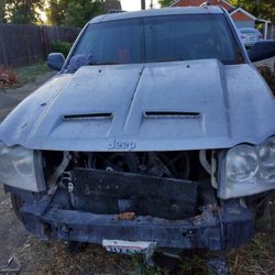 Hood Off 05 Jeep Grand Cherokee 