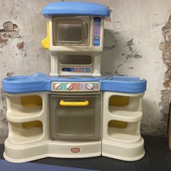 Toy kitchen - Little Tikes