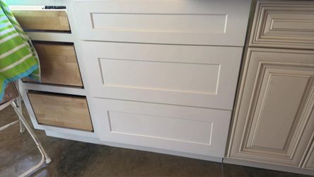 White Shaker Base Cabinet with Drawers