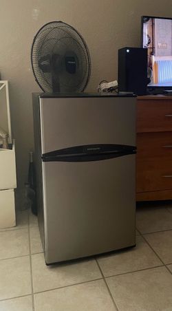 Mini fridge