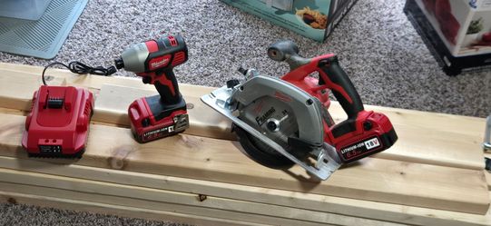 Milwaukee 18V Circular Saw & Impact Driver Set with battery's and charger.