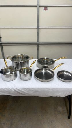 Pots and pans set