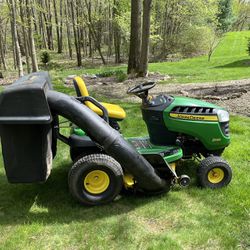 John Deere D130 Lawn Tractor (Mower)