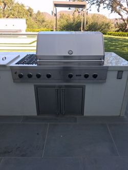 Silver barbecue. VIKING PROFESSIONAL