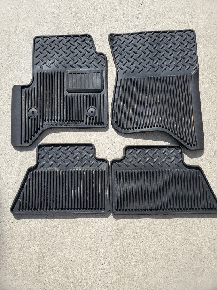 2014 to 2018 Chevrolet Silverado OEM Rubber Floor Mats In Great Condition