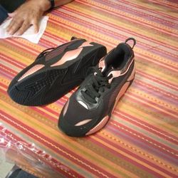 Puma Size 9 Women's 