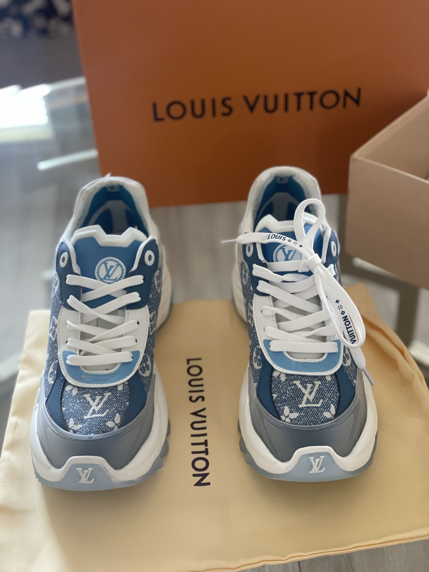 New Louis Vuitton run 55 sneaker women's sz