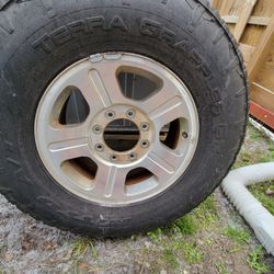 F250 wheel and tire. Size 295/70R18  