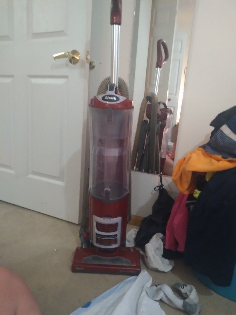 Shark Navigator Swivel Pro Red