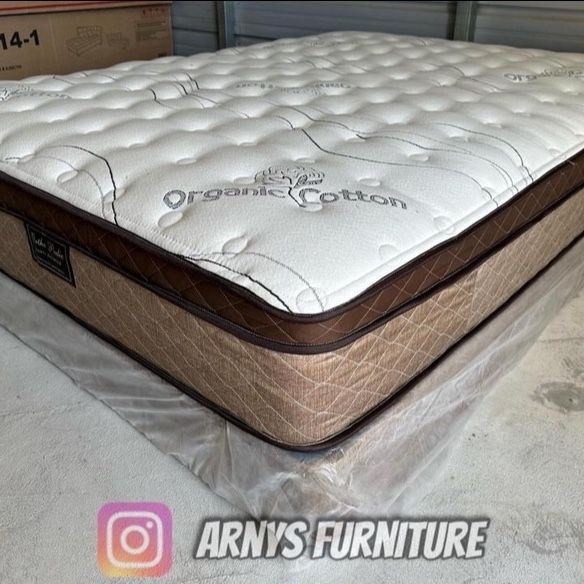 Queen ☁️  Size Organic Style Very Nice Mattress 