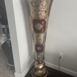 Modern vase/statue (2)