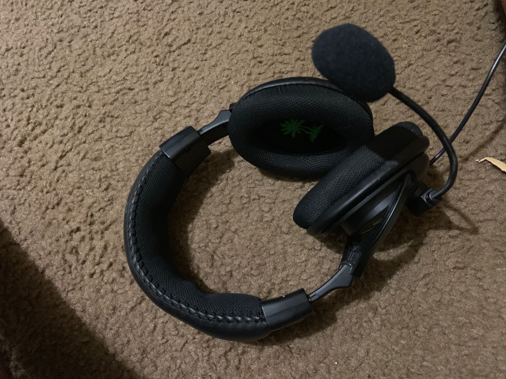 Headset turtle beach send me a message for a price $