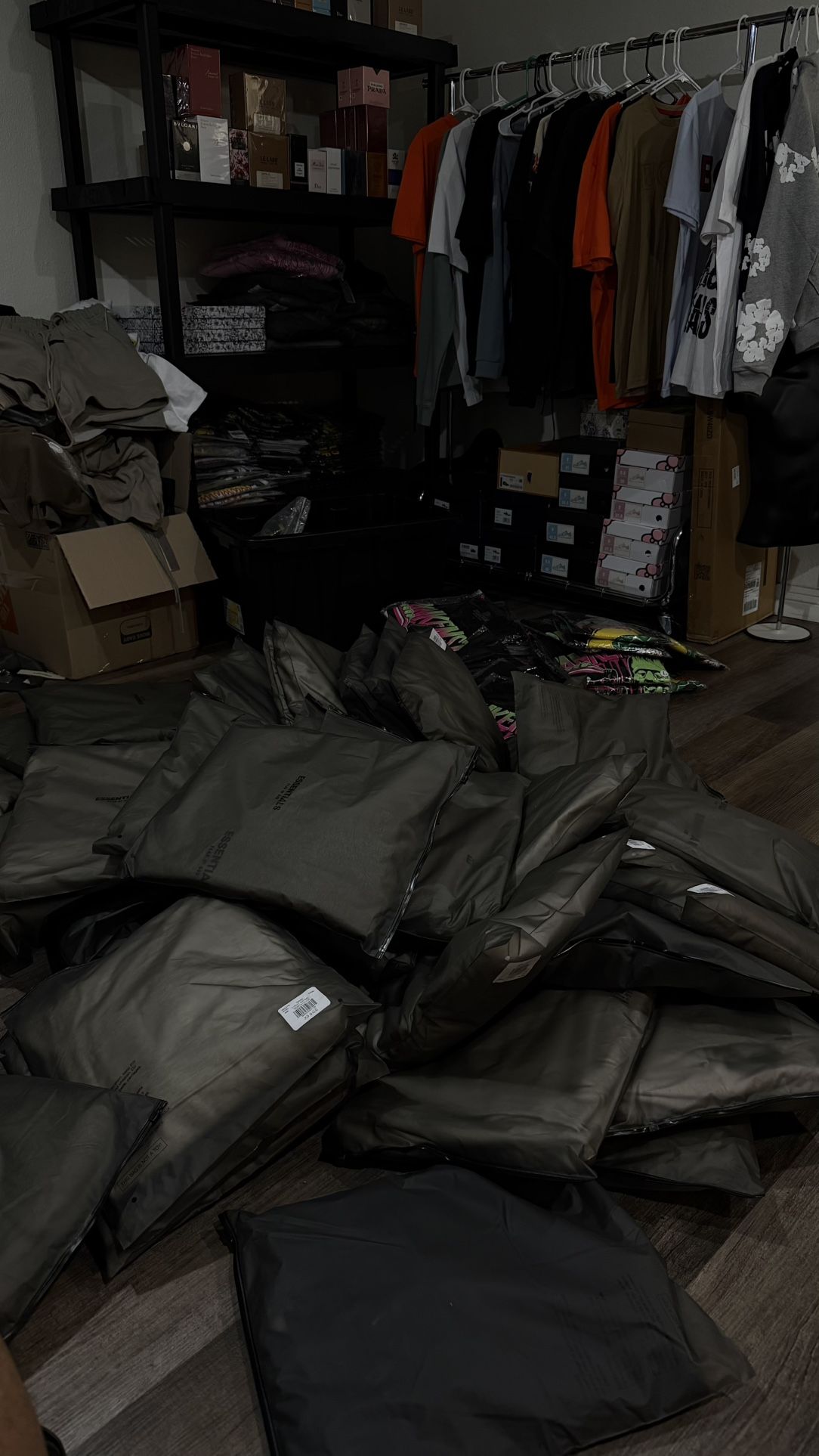 ESSENTIALS HOODIES XS-XL