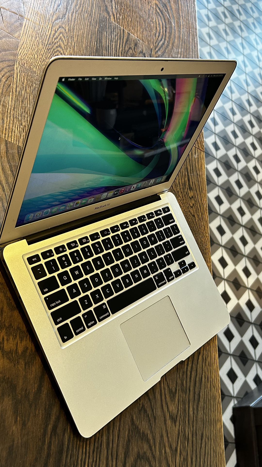 セレクトショップから選りすぐりのハイ MacBookAir13 Core i5 SSD 256G 