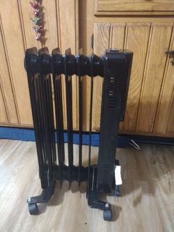 Magnavox 1500watt Oil Filled Digital Radiator Space Heater for Sale in  Mckeesport, PA - OfferUp