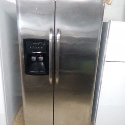 Frigidaire Side By Side Refrigerator 