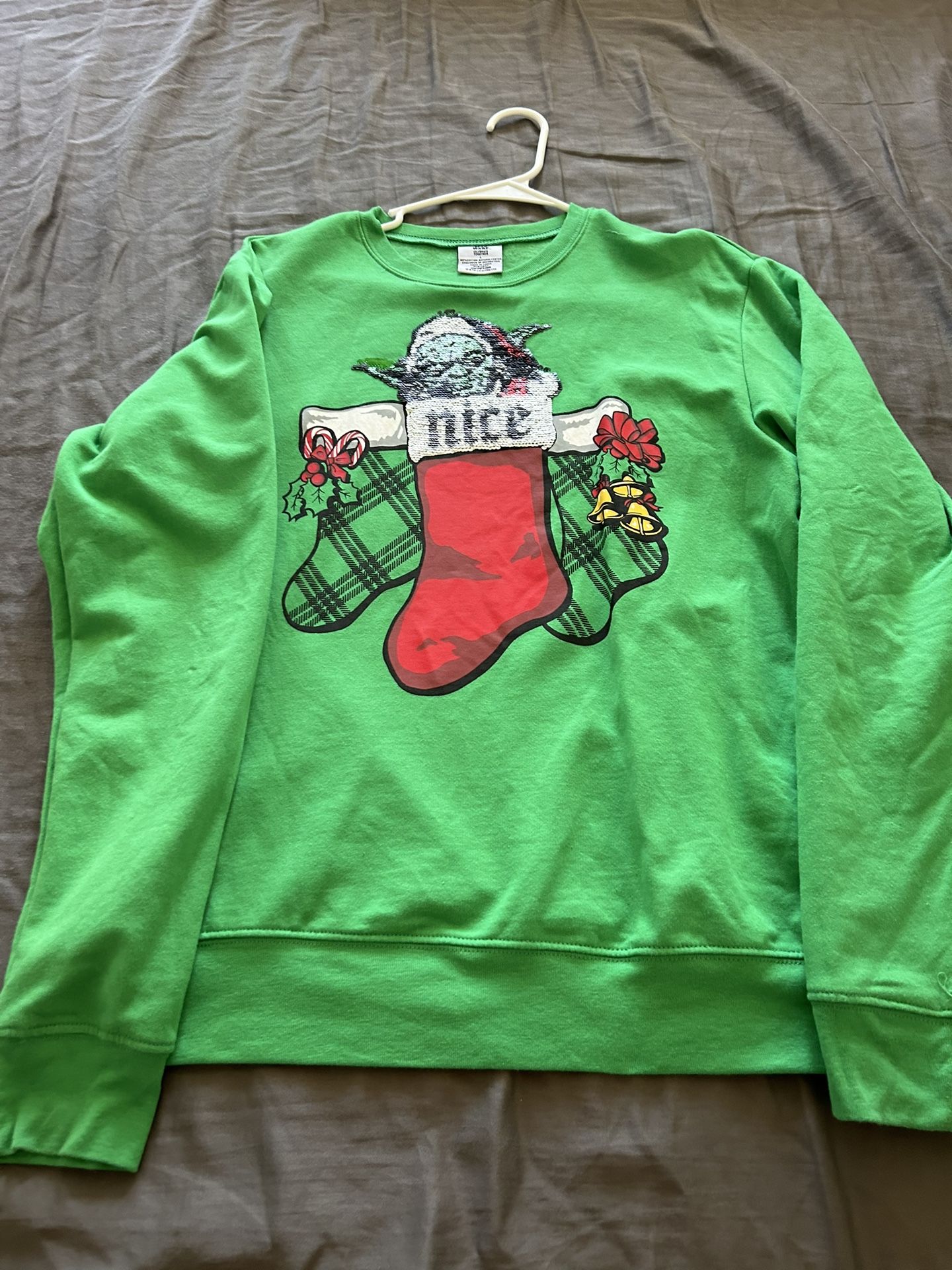 Sweater-Yoda Holiday sweater sz Large