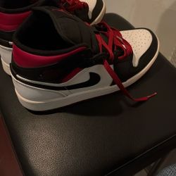 Jordan 1 Mids