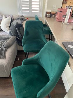 Set of 4 Emerald Green Velvet Counter Stools / Modern Bar Chairs