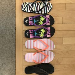 Girls Size 6/7 Flip Flops 