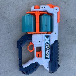 Cool Toy Blaster With Two Mags (does Not Hurt. Worth It)