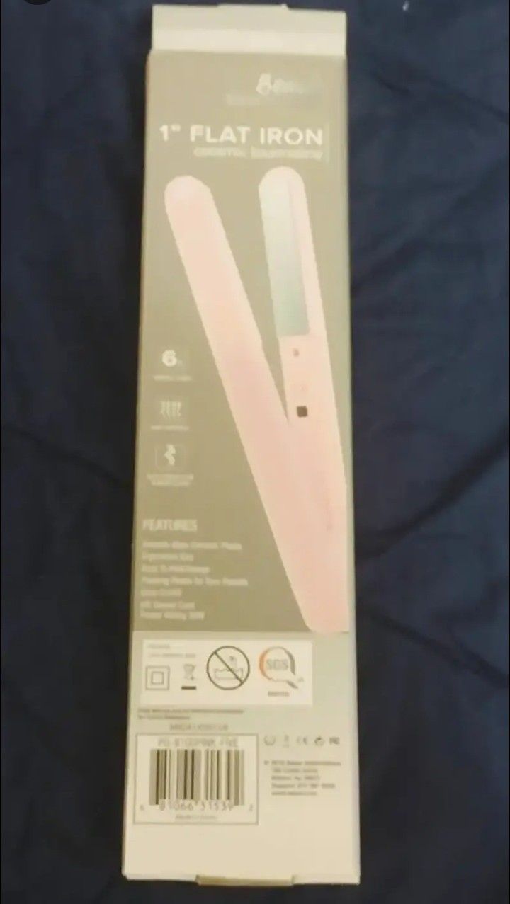 Beauty Essentials Flat Iron.