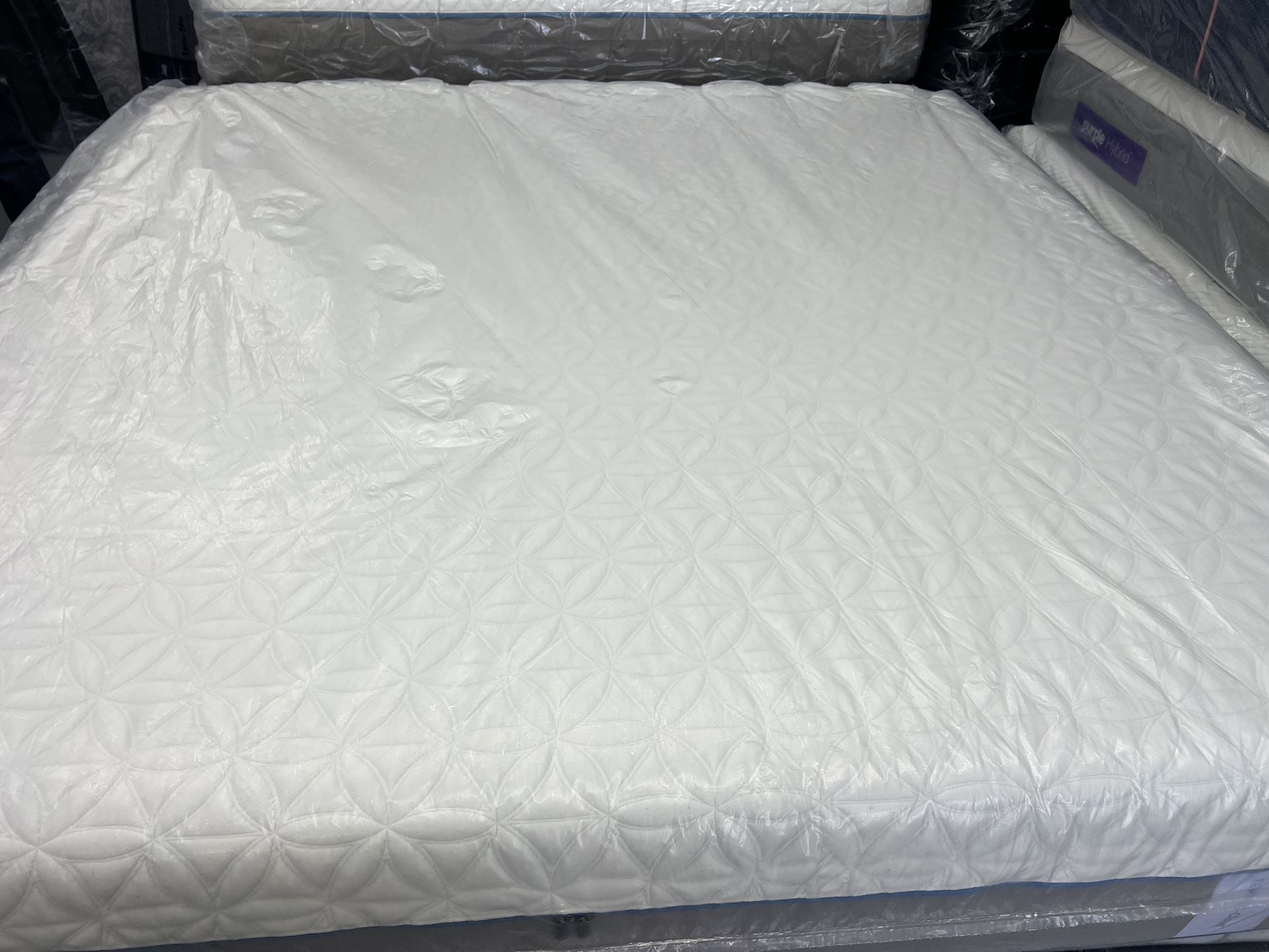 KING SIZE TEMPURPEDIC CLOUD SUPREME MATTRESS & BOX SPRINGS BED SET