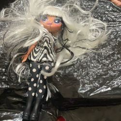 Lol OMG doll missing one hand