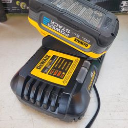 Dewalt POWERSTACK 20V Lithium-Ion 5.0Ah Battery Pack With 6ah Fast Charger