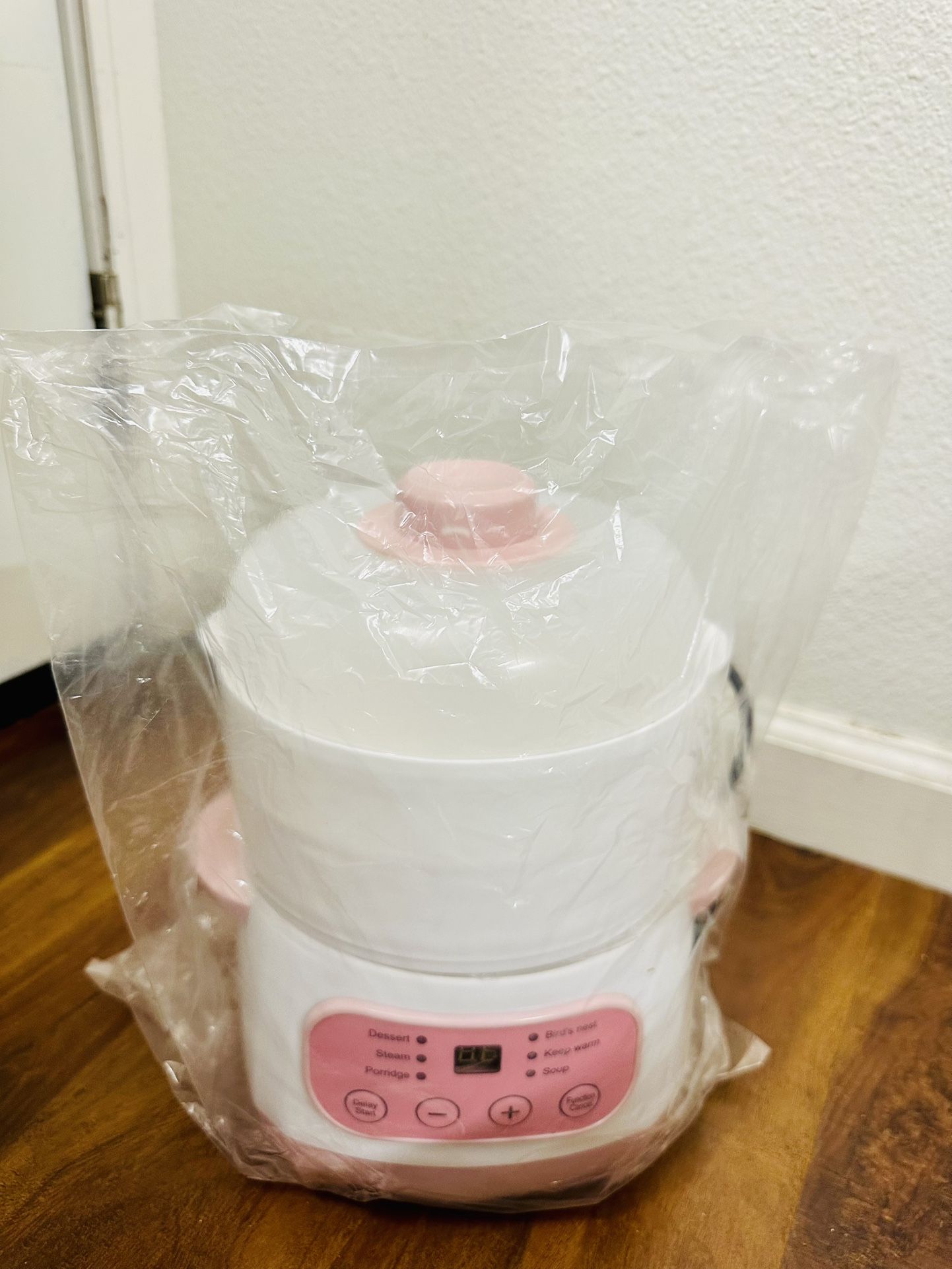 Electric Stew Pot Timing Slow Cooker with Steamer Ceramic Pot Capacity 1L New Condition in Box