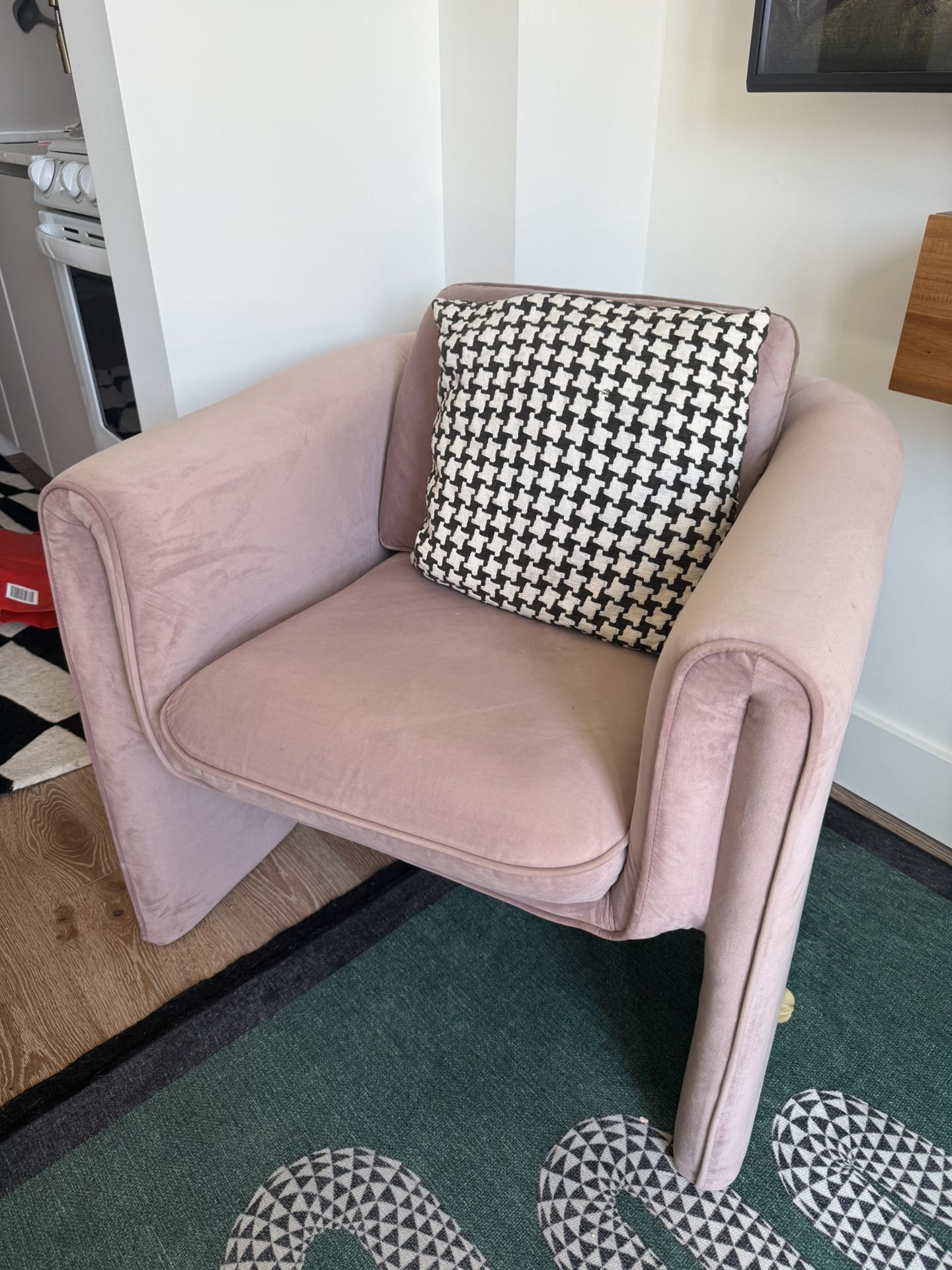 Topaz Urban Outfitters Floria Velvet Chair
