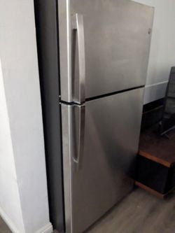 GE 22 cu.ft. Stainless Steel Top-Freezer Refrigerator