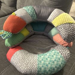 Infantino 2-1 Tummy Time Support Pillow  (yard Sale 11-22-25)